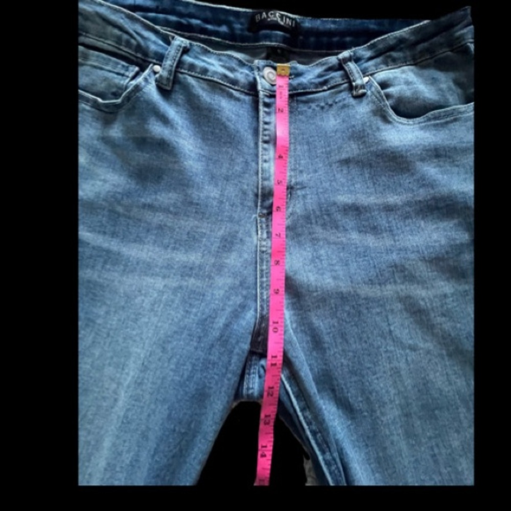 BACCINI Cropped Ankle Jeans with Ruffled Distressed Hem. Size 12 Inseam 25” - Picture 12 of 14